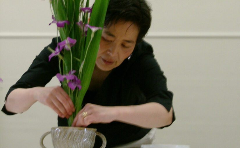 How Can a Japanese Career Woman Learn Ikebana